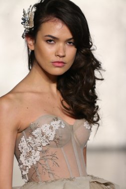 Inbal Dror gelin pist Show 