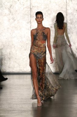 Inbal Dror gelin pist Show 