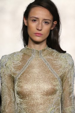 Inbal Dror gelin pist Show 