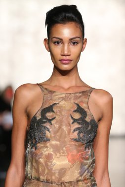 Inbal Dror gelin pist Show 