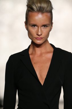 Inbal Dror gelin pist Show 