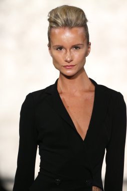 Inbal Dror gelin pist Show 