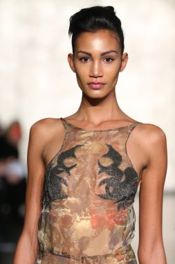 Inbal Dror gelin pist Show 