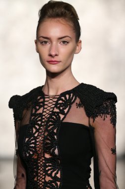 Inbal Dror gelin pist Show 