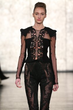 Inbal Dror gelin pist Show 