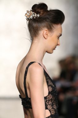 Inbal Dror gelin pist Show 