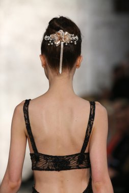 Inbal Dror gelin pist Show 