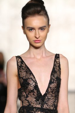 Inbal Dror gelin pist Show 