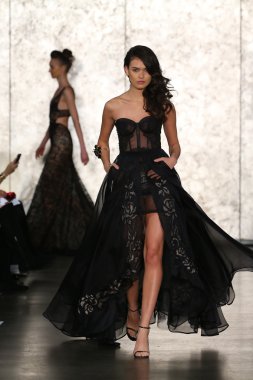 Inbal Dror gelin pist Show 