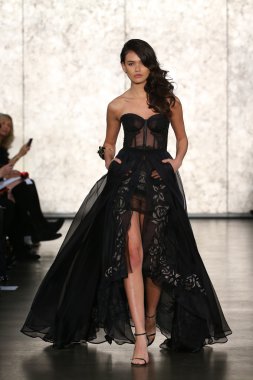 Inbal Dror gelin pist Show 