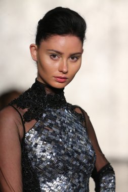 Inbal Dror gelin pist Show 