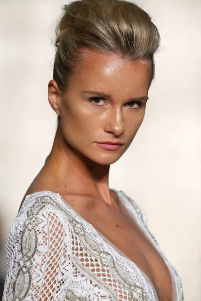 Inbal Dror gelin pist Show 