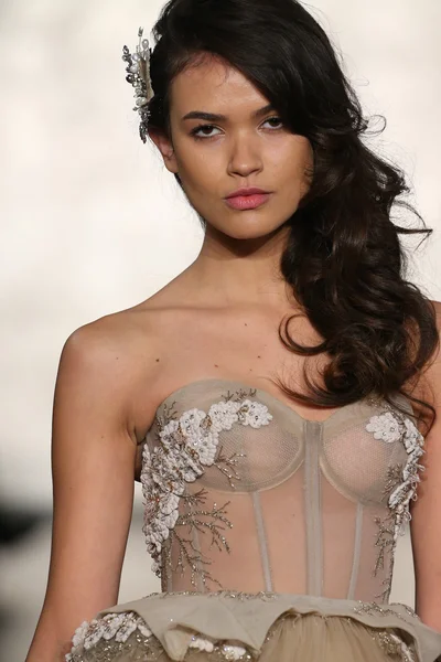 Inbal Dror gelin pist Show 