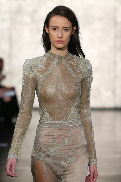 Inbal Dror svatební Runway Show — Stock fotografie