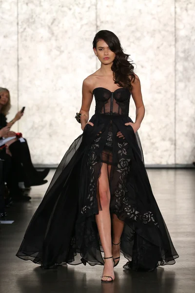 Inbal Dror gelin pist Show 