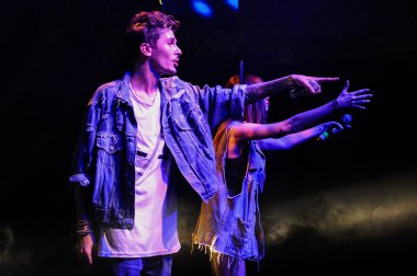 düet Vremia ve Steklo