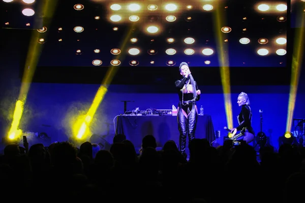 Duet Nikita perform on the stage — Stockfoto
