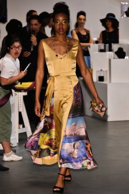 Popimpresska İlkbahar / Yaz Pist Göster