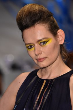  Popimpresska İlkbahar / Yaz Pist Göster