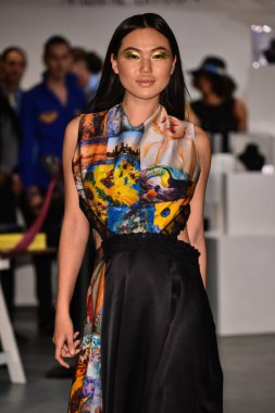  Popimpresska İlkbahar / Yaz Pist Göster