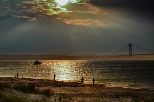 Colorido atardecer con nubes de tormenta —  Fotos de Stock