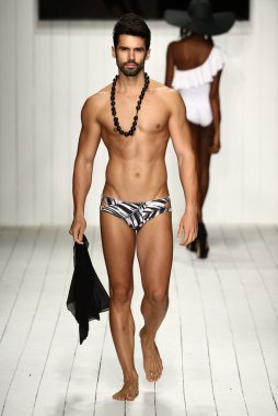 Miami Swim Haftası için Koco Blaq defile