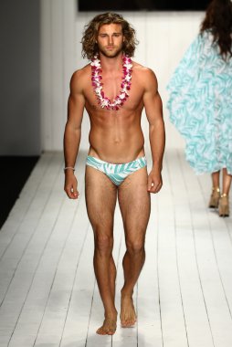 Miami Swim Haftası için Koco Blaq defile