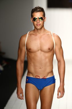 CA-Rio-Ca defile Miami hafta yüzmek için