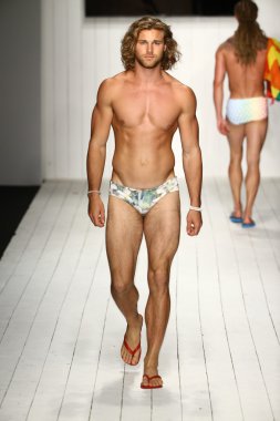 CA-Rio-Ca defile Miami hafta yüzmek için