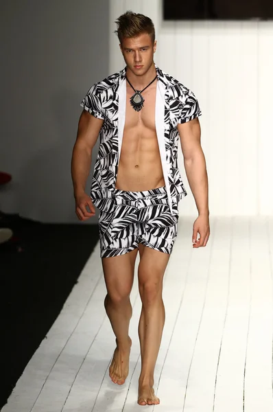 Koco Blaq sfilata di moda per Miami Swim Week — Foto Stock