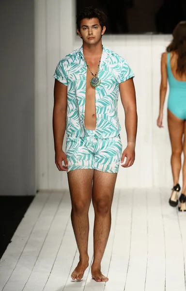 Koco Blaq sfilata di moda per Miami Swim Week — Foto Stock