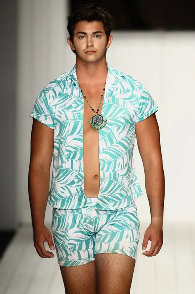 Koco Blaq Fashion Show dla Miami pływać tydzień — Zdjęcie stockowe