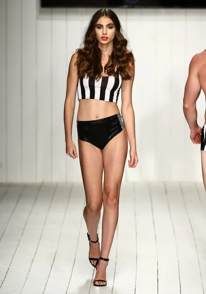 MisterTripleX sfilata di moda per Miami Swim Week — Foto Stock