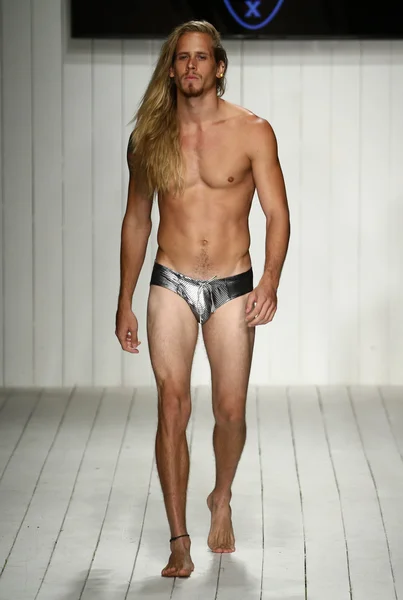 MisterTripleX desfile de moda para Miami Swim Week — Foto de Stock