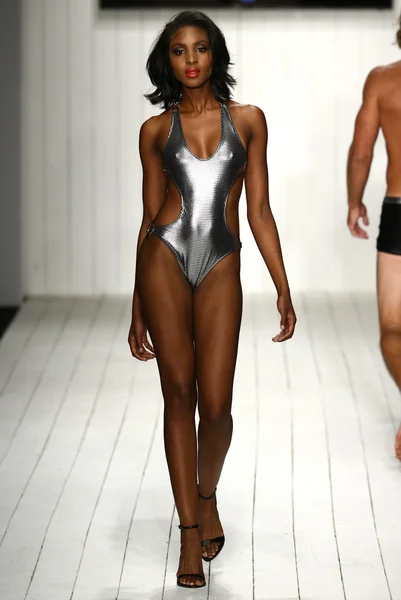 MisterTripleX desfile de moda para Miami Swim Week —  Fotos de Stock