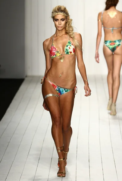Liliana Montoya fashion show for Miami Swim Week — Stock Photo, Image