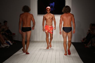 CA-Rio-Ca defile Miami hafta yüzmek için