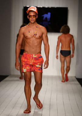 CA-Rio-Ca defile Miami hafta yüzmek için