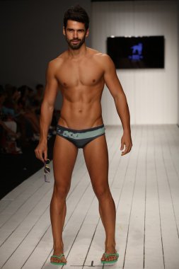 CA-Rio-Ca defile Miami hafta yüzmek için