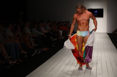 CA-Rio-Ca defile Miami hafta yüzmek için