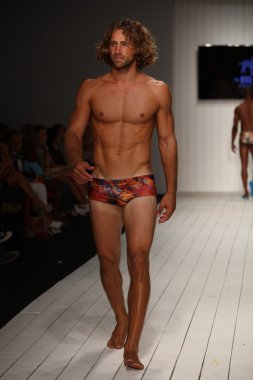 CA-Rio-Ca defile Miami hafta yüzmek için