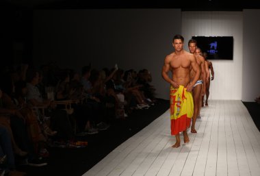 CA-Rio-Ca defile Miami hafta yüzmek için