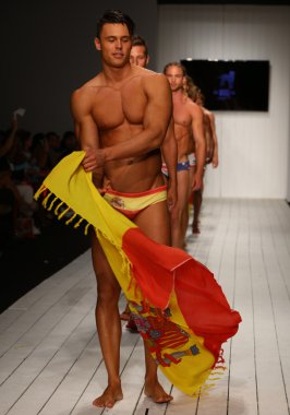 CA-Rio-Ca defile Miami hafta yüzmek için