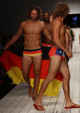 CA-Rio-Ca defile Miami hafta yüzmek için