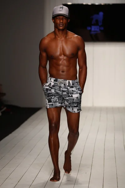 CA-RIO-CA desfile de moda para Miami Swim Week — Foto de Stock