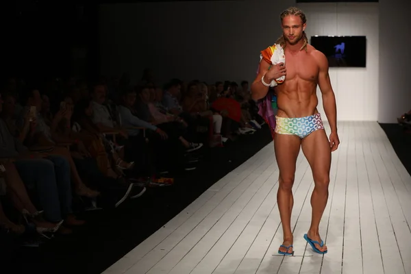 CA-RIO-CA desfile de moda para Miami Swim Week — Foto de Stock