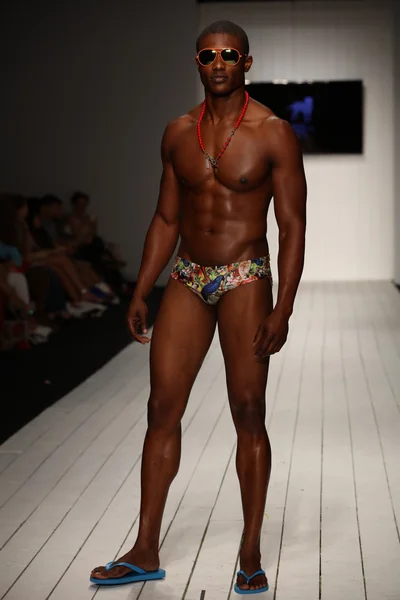 Pokaz mody CA-Rio-Ca dla Miami pływać tydzień — Zdjęcie stockowe