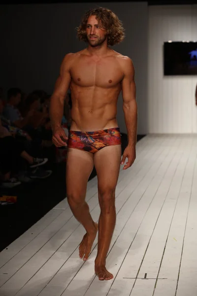 Ca-rio-ca modenschau für miami swim week — Stockfoto