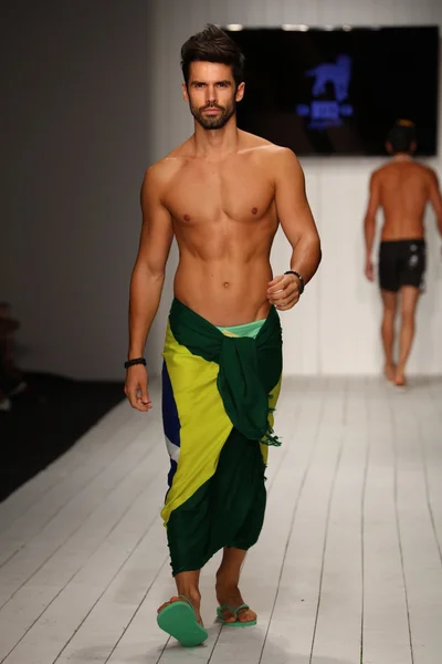 CA-RIO-CA desfile de moda para Miami Swim Week — Foto de Stock