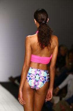 Shore Road defile Miami hafta yüzmek için